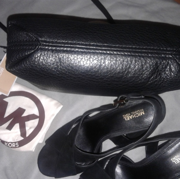 Michael Kors Crossbody - Picture 5 of 6